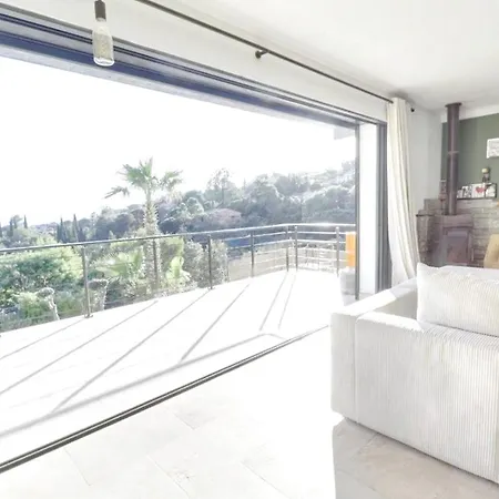 Beautiful Renovated Villa Sea View 度假居